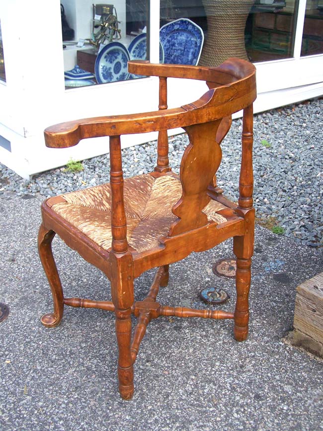 A Queen Anne period Maple Roundabout/Corner chair, probably Rhode Island, circa 1760-1790 — image 2